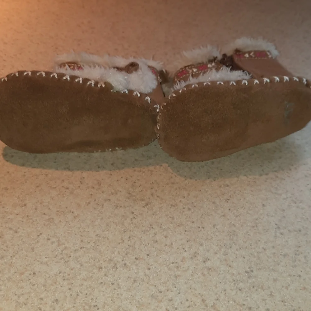 Cute baby booties - Picture 3 of 3